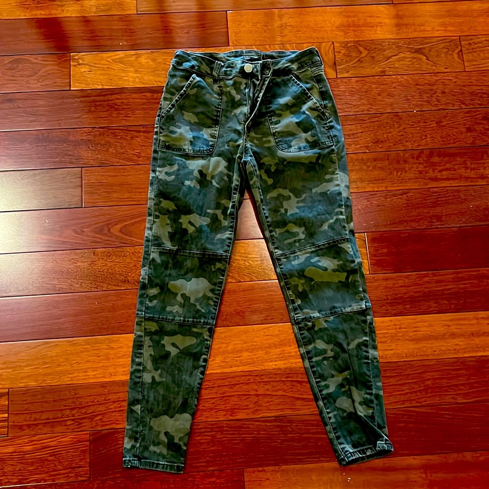 Camo stretch pants, size medium